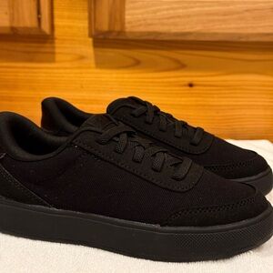 Kizik Black Slip-On Sneakers New w/o Box  1y